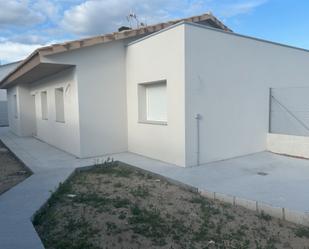 Vista exterior de Casa o xalet en venda en Navas del Rey amb Calefacció i Jardí privat