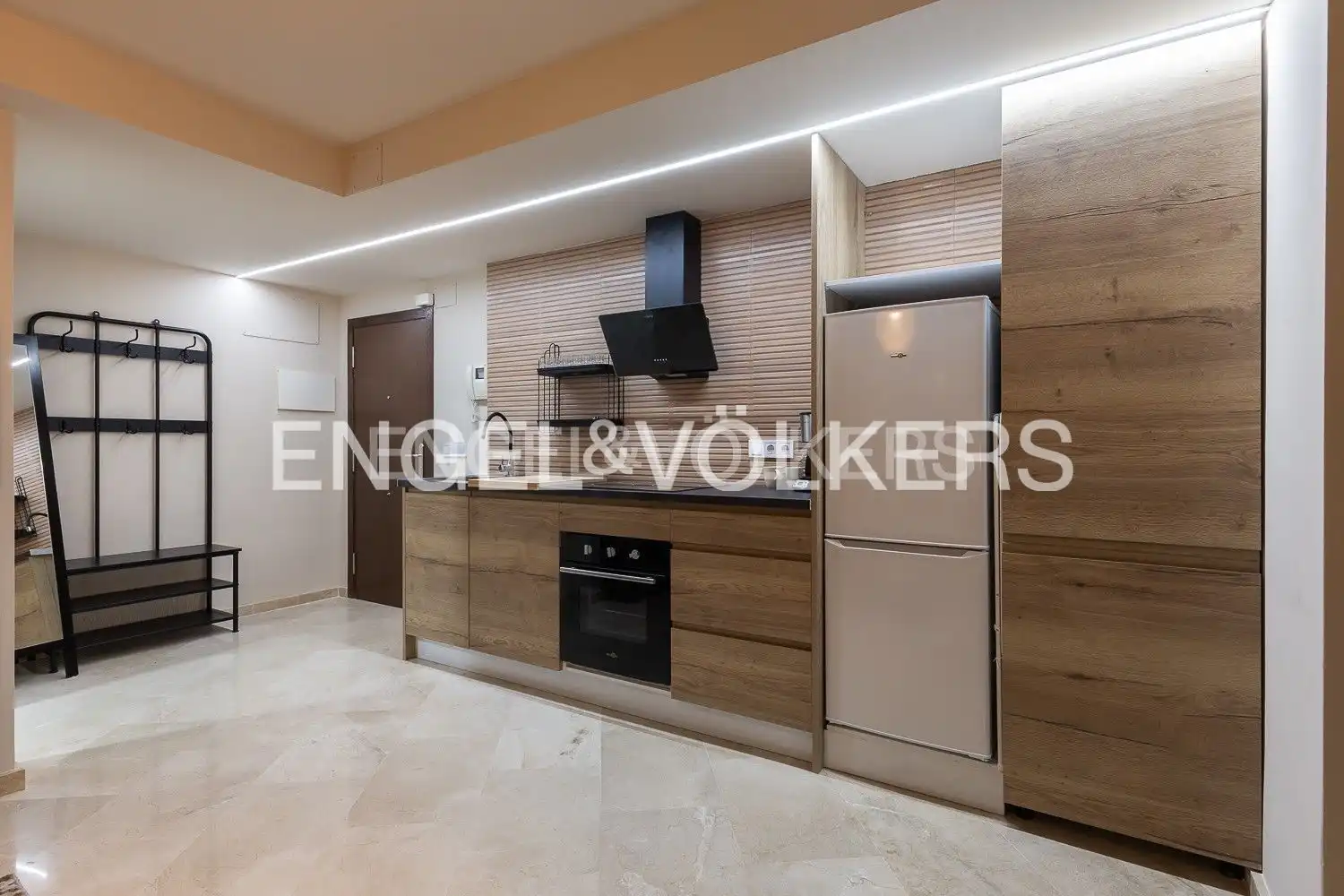 Cuina de Apartament de lloguer en Valencia amb Aire condicionat, Calefacció i Moblat