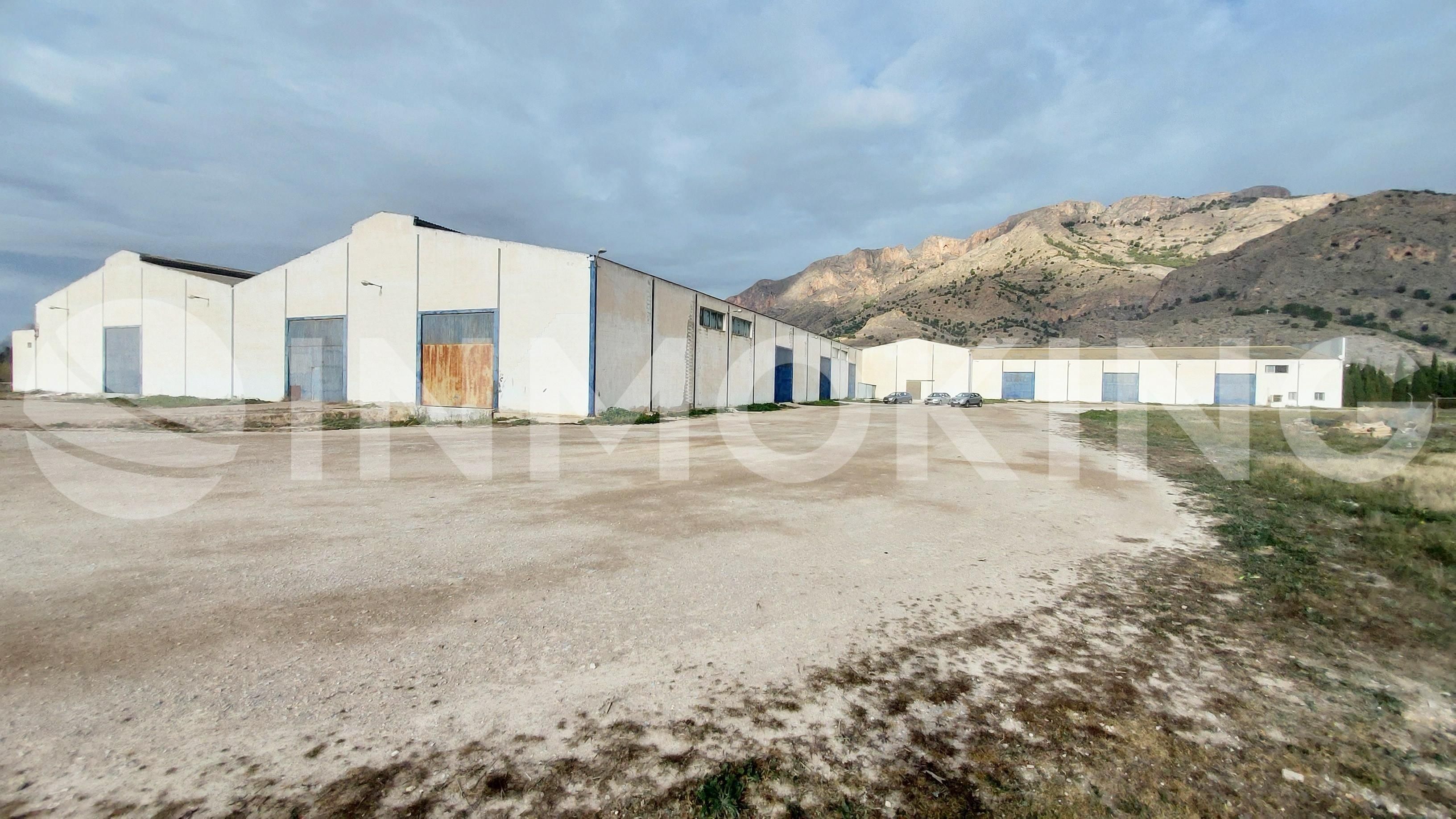Vista exterior de Nau industrial en venda en Orihuela