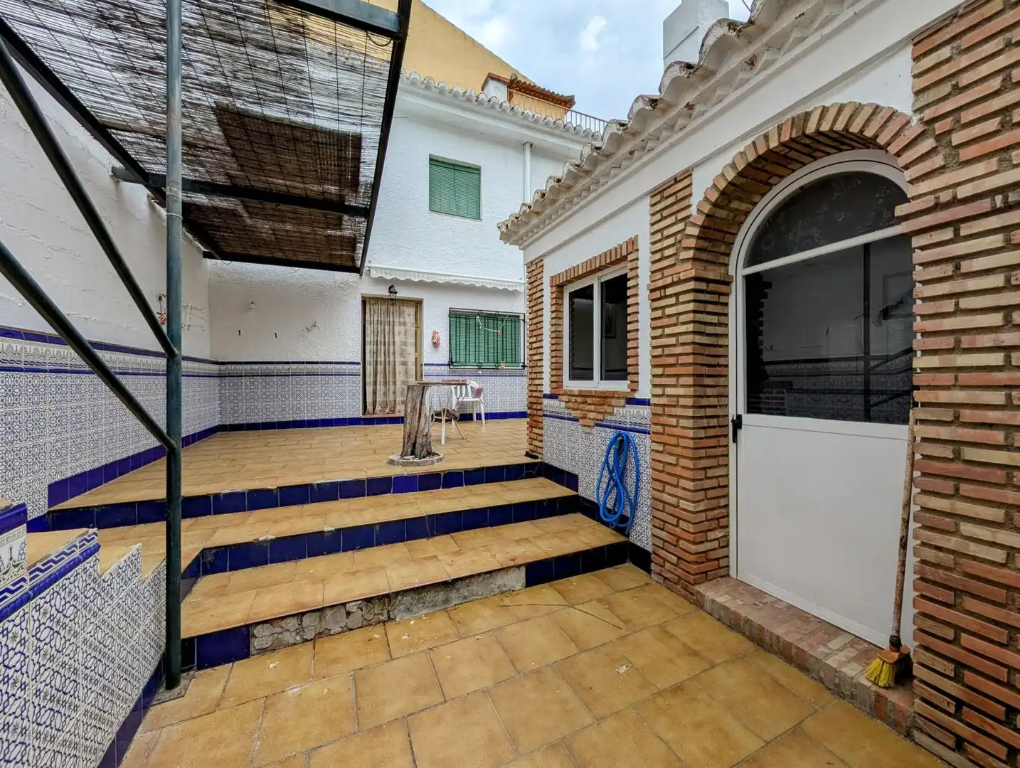 Vista exterior de Casa o xalet en venda en Loja amb Aire condicionat, Calefacció i Terrassa
