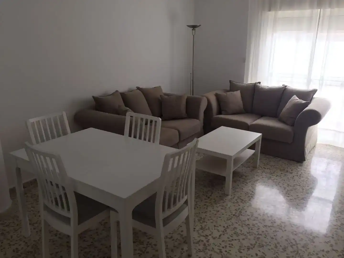 Wohnzimmer von Wohnung zur Miete in San Roque mit Balkon