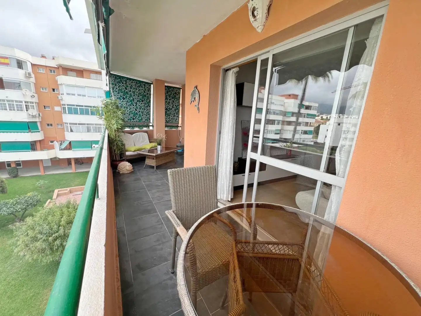 Terrasse von Wohnung zum Verkauf in Torremolinos mit Klimaanlage, Privatgarten und Terrasse