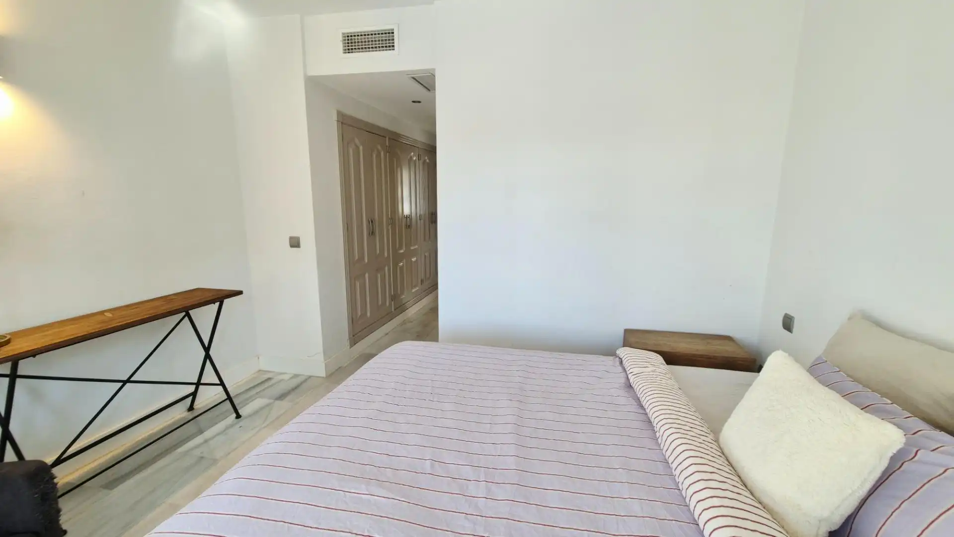 Dormitori de Apartament en venda en Nueva Andalucía