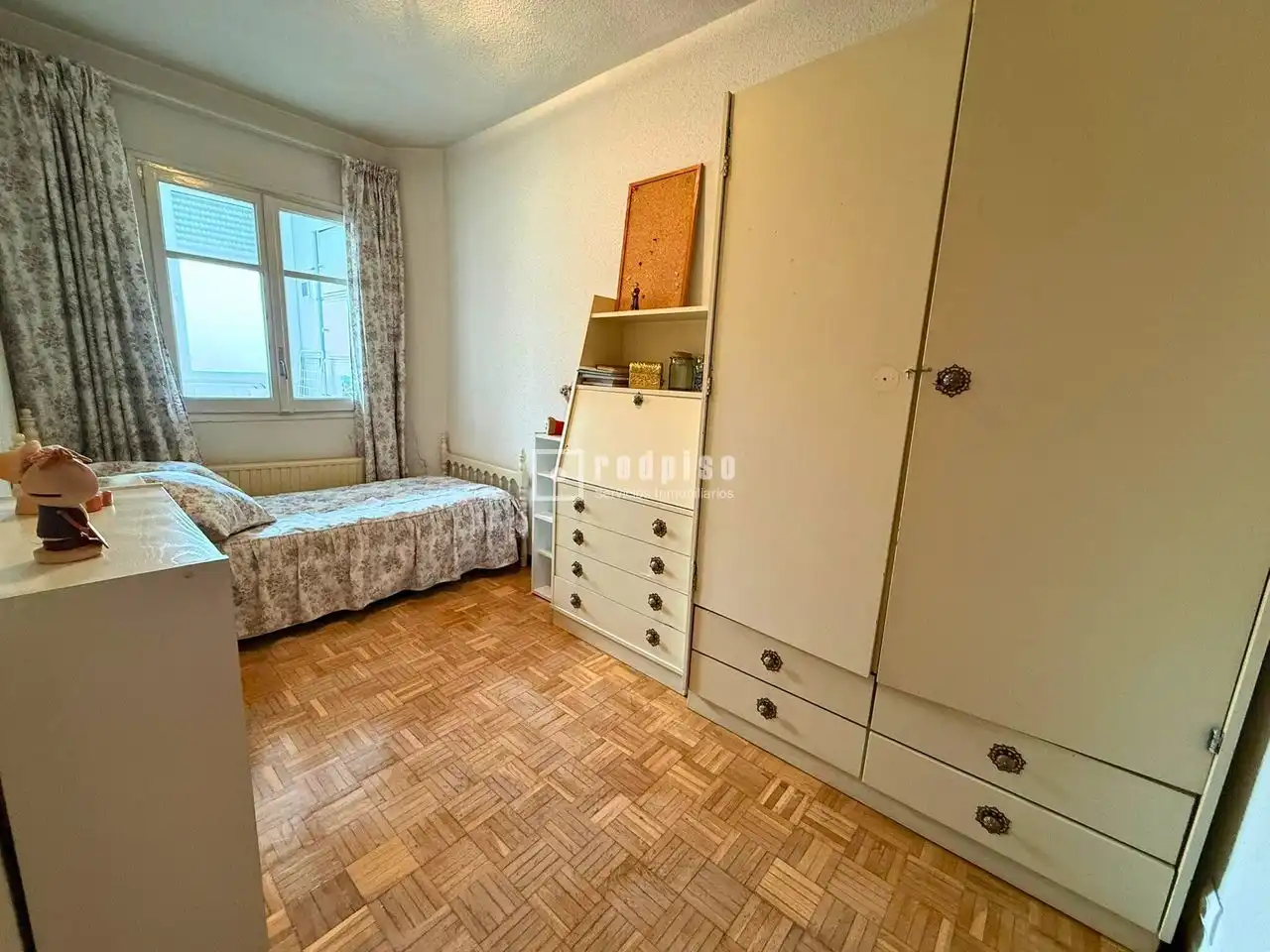 Habitación de Piso en venta en Madrid con Calefacción, Parquet y Terraza