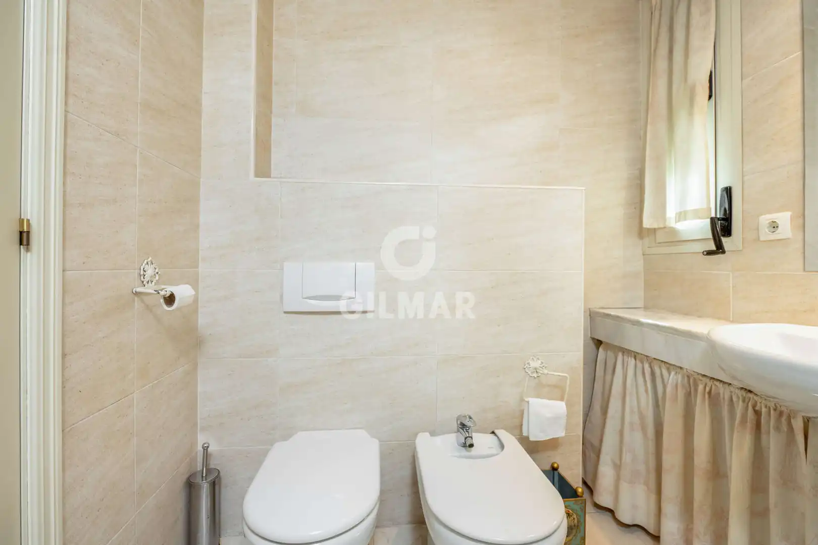 Bathroom of Flat for sale in Sevilla  with Heating, Private garden and Storage room