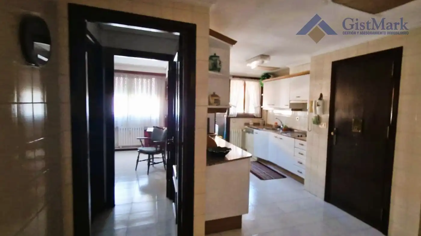 Cocina de Piso en venta en Vigo  con Calefacción, Parquet y Terraza
