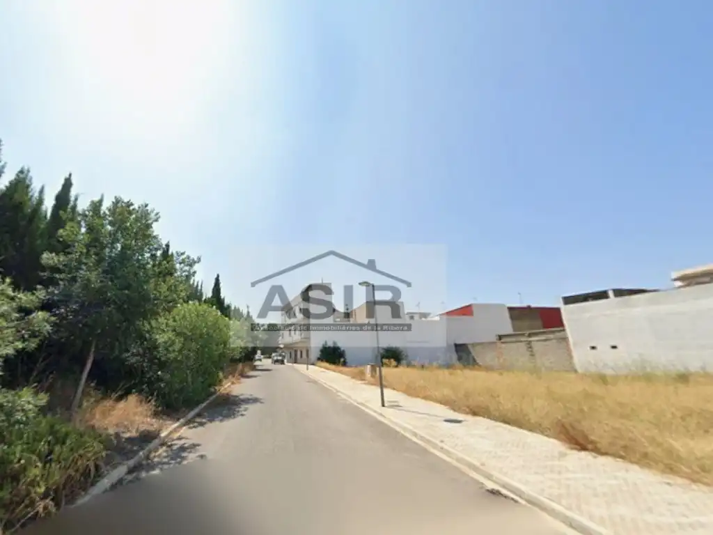 Terreno residencial en venta en Calle Carles Carbonell