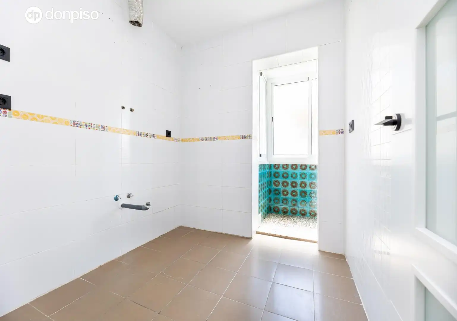 Bathroom of Flat for sale in Granada  with Balcony