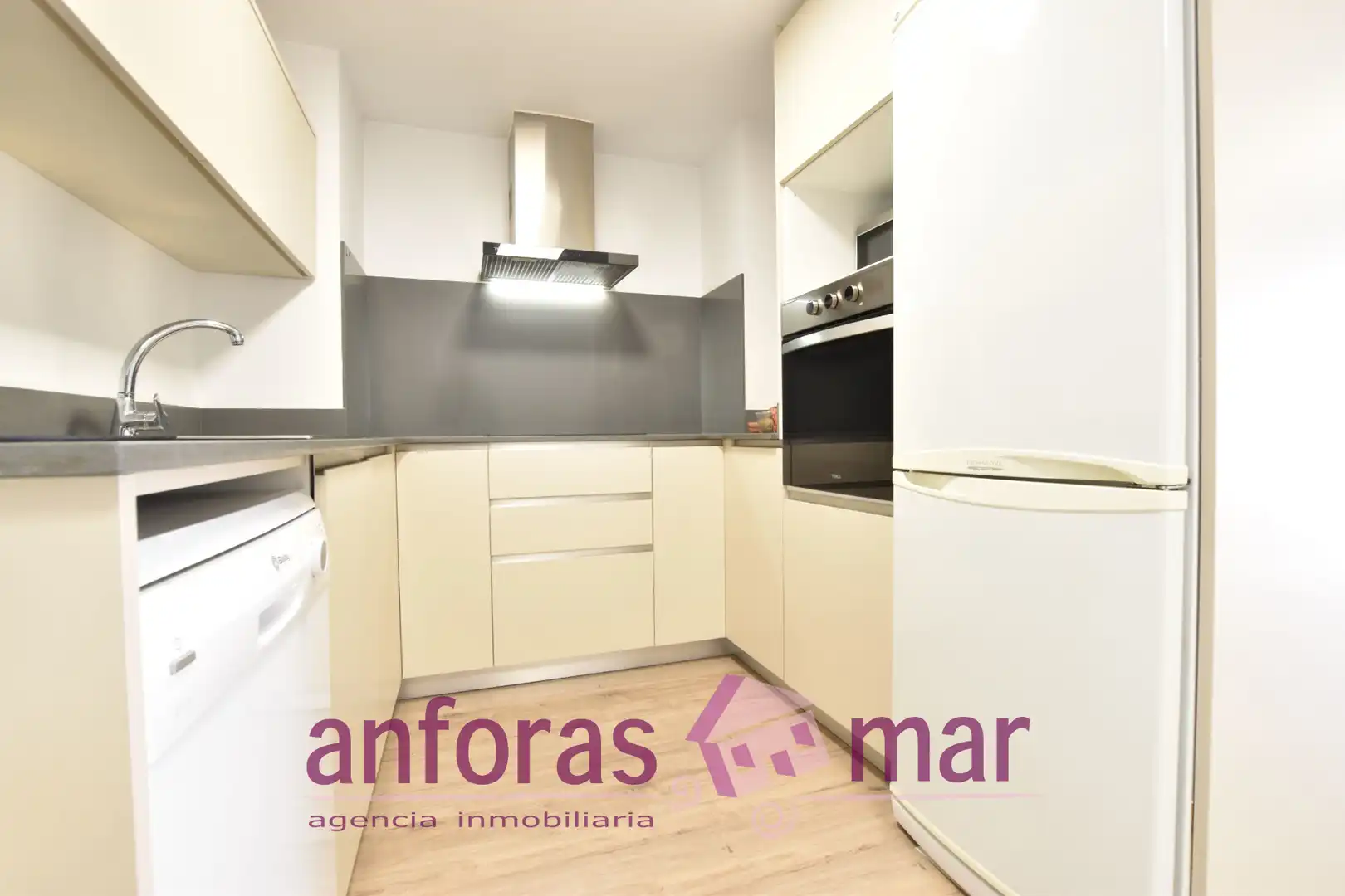 Küche von Wohnung zum Verkauf in Torredembarra mit Klimaanlage, Heizung und Terrasse