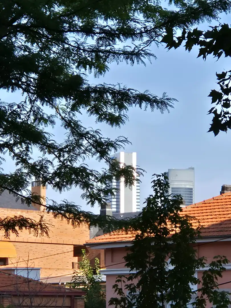 Vista exterior de Dúplex de alquiler en Madrid con Aire acondicionado, Calefacción y Piscina