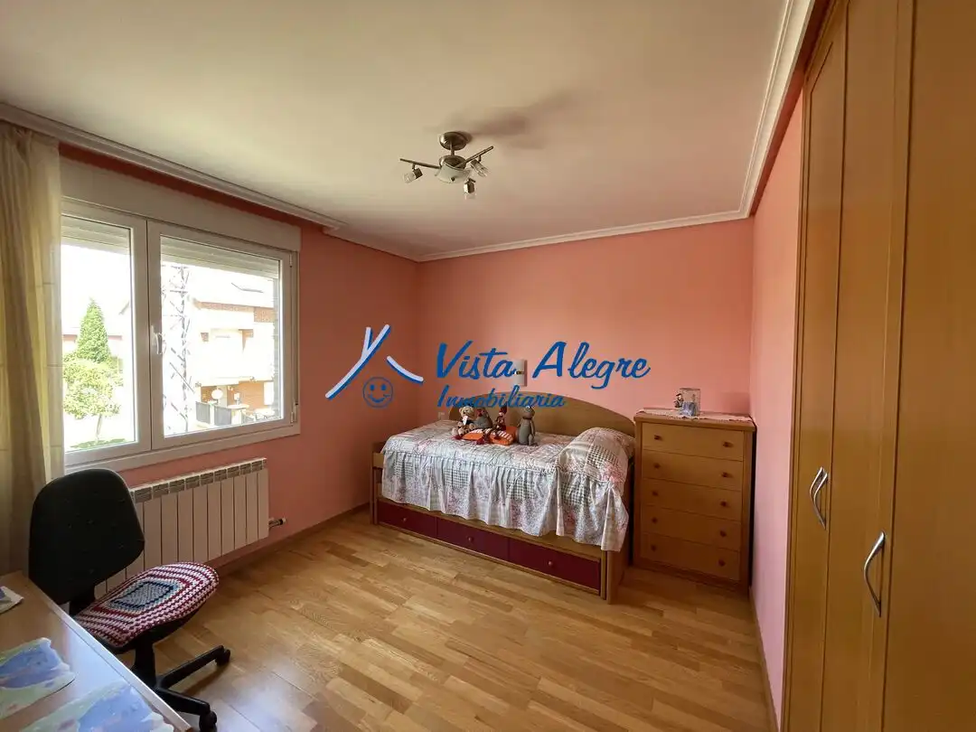 Bedroom of Detached homes for sale in Haro  with Heating, Parquet flooring and Terrace