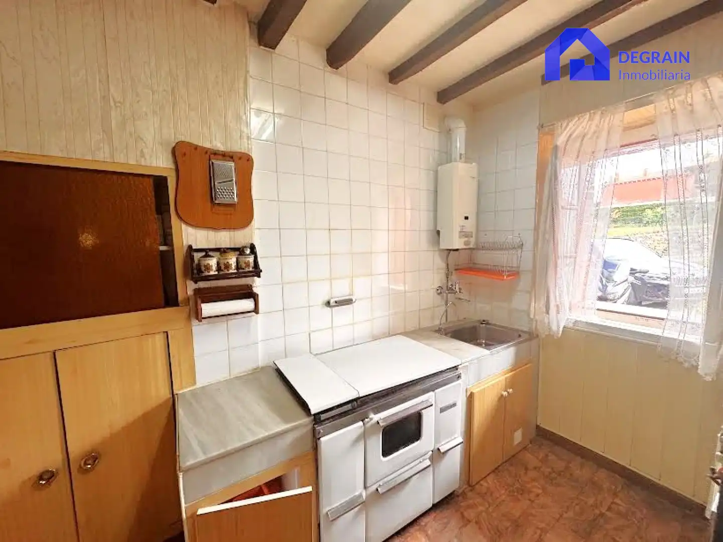 Küche von Einfamilien-Reihenhaus zum Verkauf in Oviedo  mit Privatgarten und Terrasse