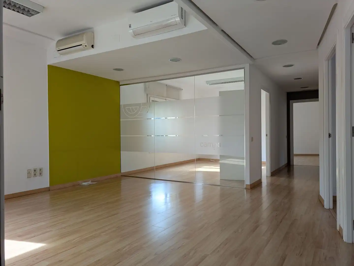Büro zur Miete in Monzón mit Klimaanlage und Heizung