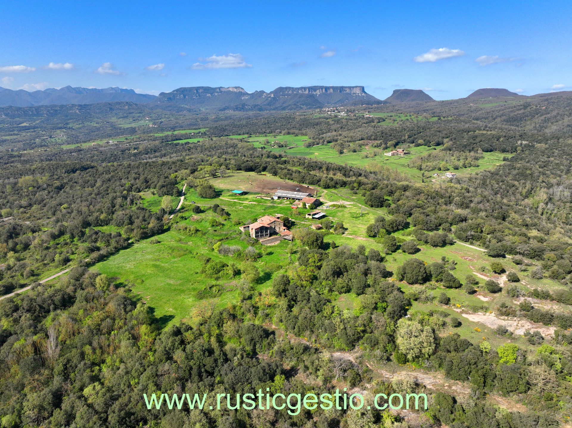 Finca rústica en venda en L'Esquirol amb Jardí privat, Terrassa i Balcó