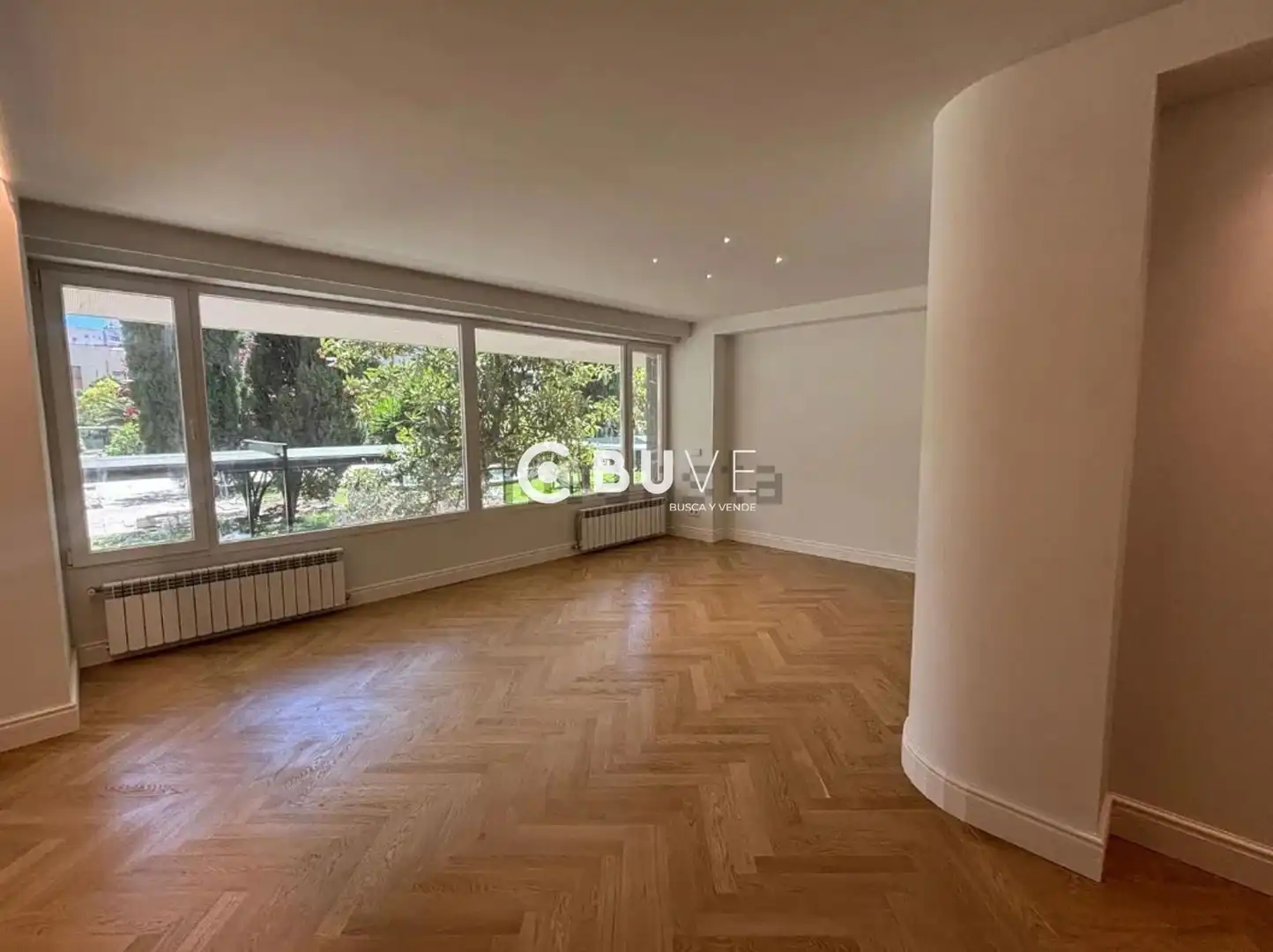 Living room of Flat for sale in Madrid  with Air Conditioner, Heating and Parquet flooring