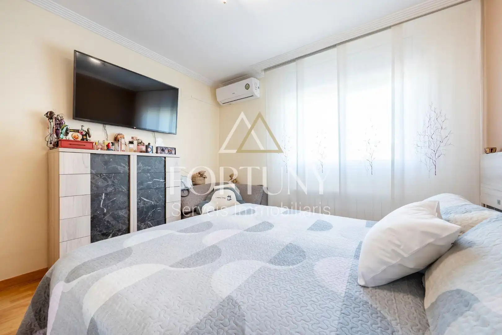 Schlafzimmer von Einfamilien-Reihenhaus zum Verkauf in Reus mit Klimaanlage und Heizung