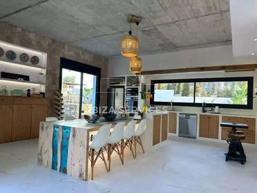 Detached house with pool to rent in Sant Carles