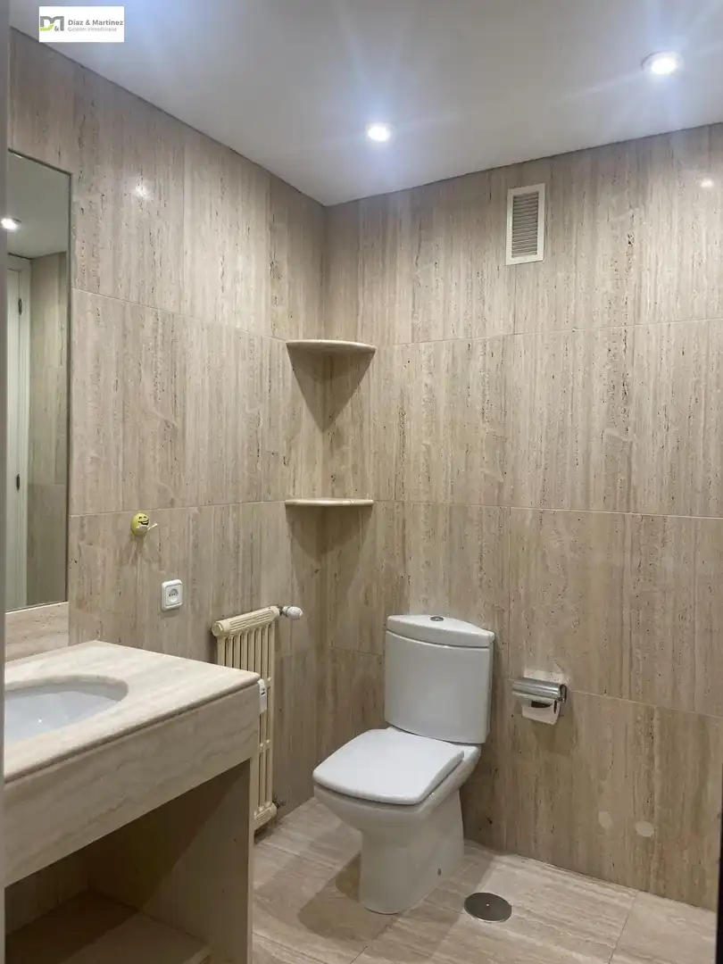 Badezimmer von Wohnung zur Miete in León Capital  mit Heizung, Parkett und Terrasse