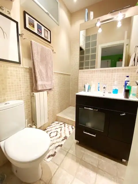 Badezimmer von Wohnung zum Verkauf in Madrid mit Klimaanlage, Heizung und Möbliert