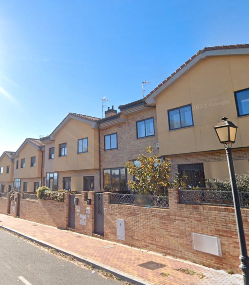 Single-family semi-detached for sale in Calle Suecia, Hervencias