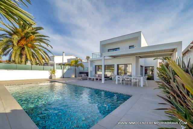 Casa-chalet en Venta en Cap Ras - Creus - Falconera