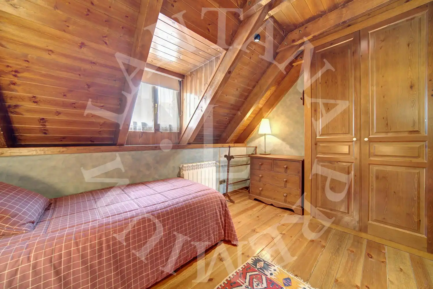 Habitación de Casa adosada en venta en Naut Aran con Calefacción, Jardín privado y Parquet