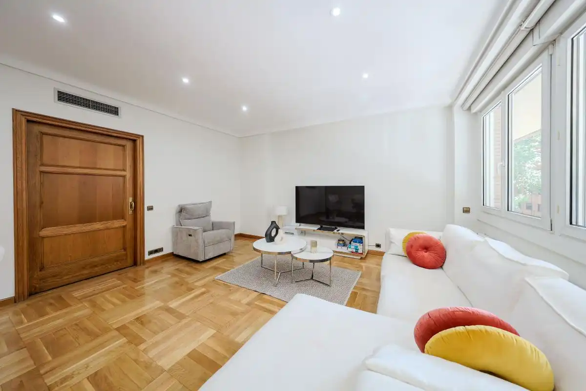 Wohnzimmer von Wohnung zum Verkauf in Madrid mit Klimaanlage, Heizung und Privatgarten
