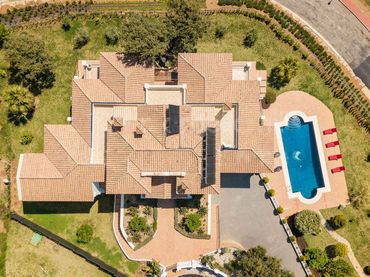 Chalet con piscina en venta en La Mairena