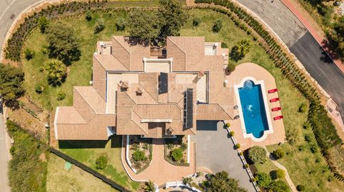 Gran Villa a renovar con vistas panorámicas al mar y montaña en Urb.La Mairena junto Elviria (Marbella)