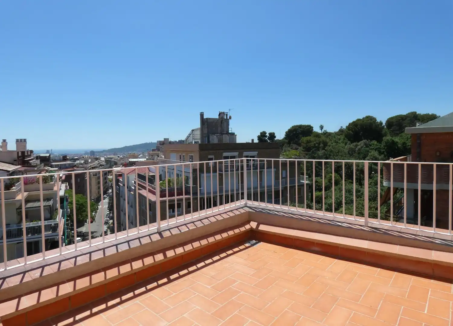 Terrasse von Dachboden zur Miete in Barcelona mit Parkett