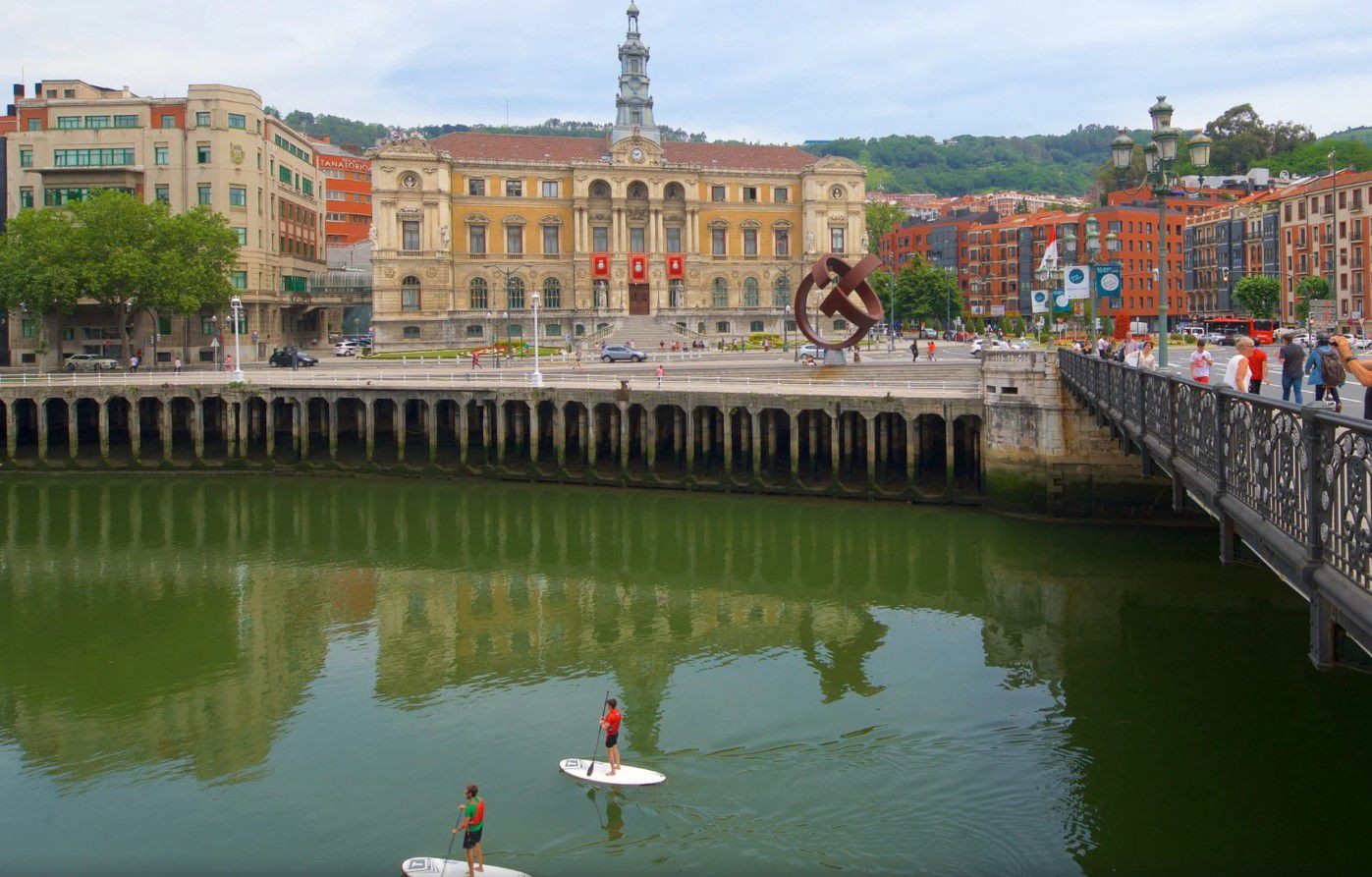 Vista exterior de Piso de alquiler en Bilbao  con Amueblado