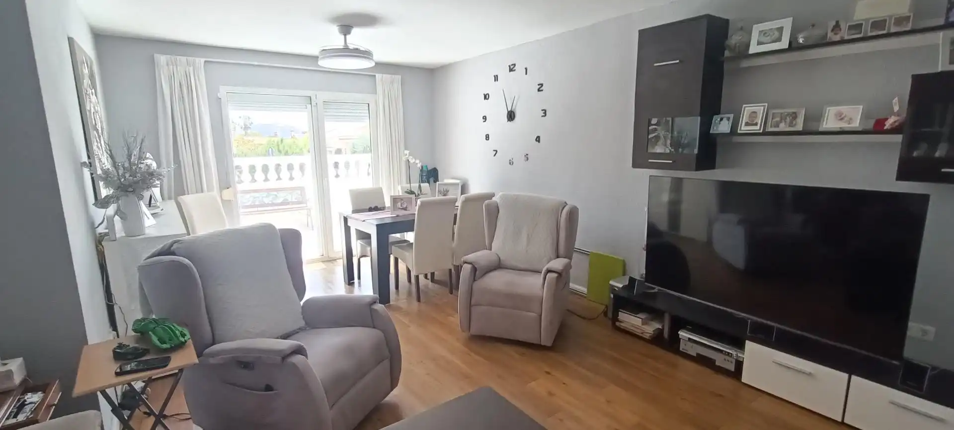 Sala de estar de Casa adosada en venta en La Nucia con Aire acondicionado, Calefacción y Jardín privado