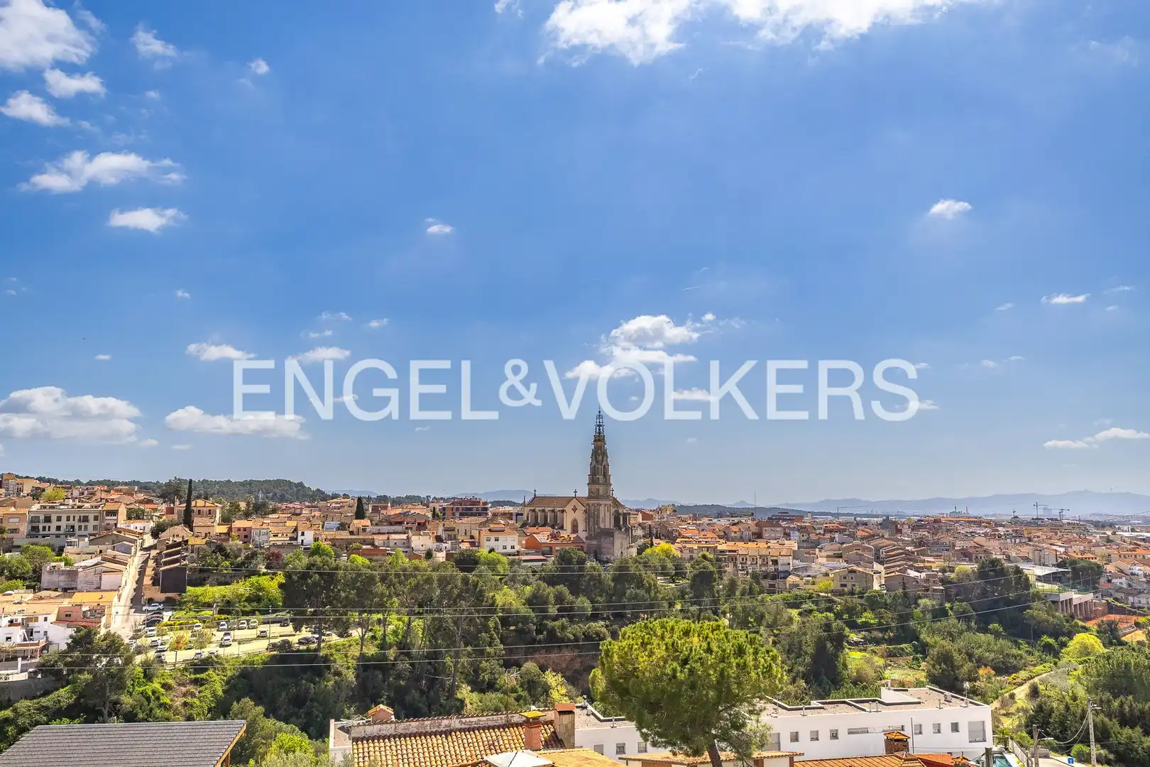 Vista exterior de Casa o xalet en venda en Castellar del Vallès amb Aire condicionat, Calefacció i Jardí privat
