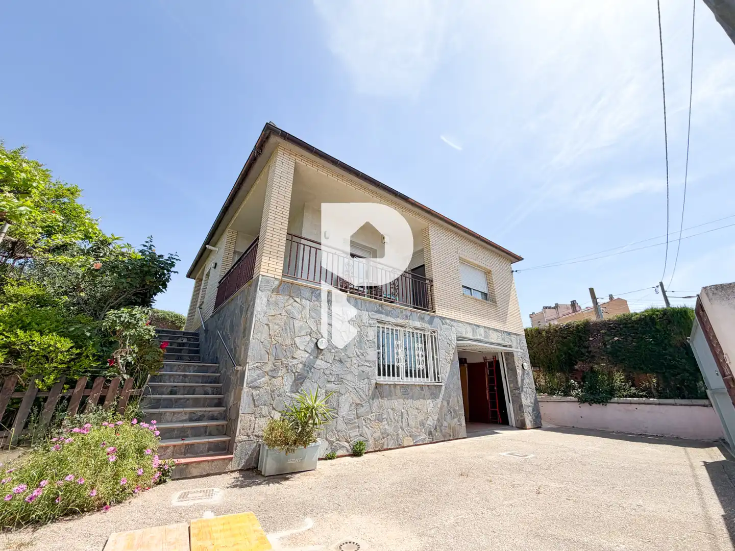 Außenansicht von Haus oder Chalet zum Verkauf in Sant Vicenç Dels Horts mit Klimaanlage, Heizung und Privatgarten