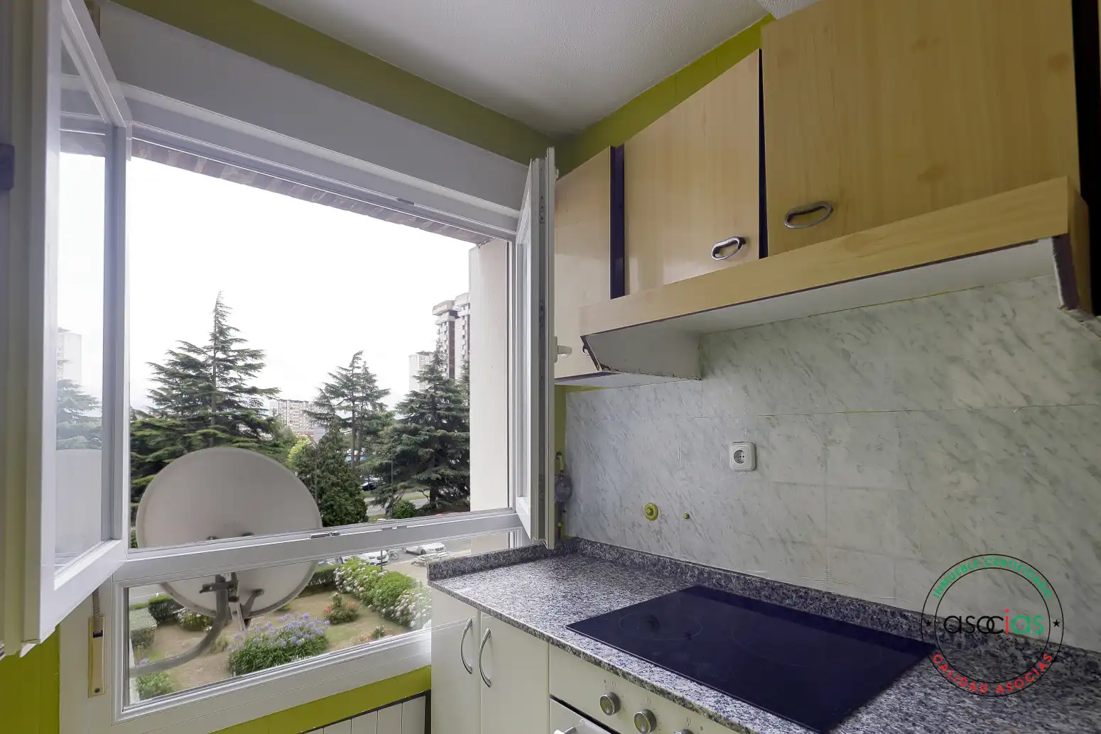Küche von Wohnung zum Verkauf in Gijón  mit Heizung, Parkett und Balkon