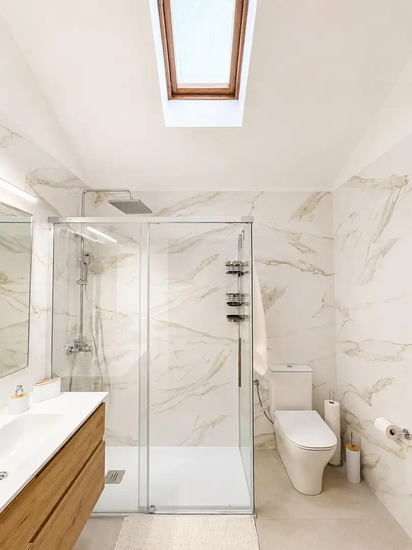 Badezimmer von Einfamilien-Reihenhaus zur Miete in Calvià mit Klimaanlage, Terrasse und Abstellraum