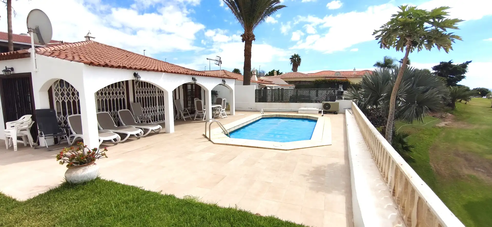 Schwimmbecken von Haus oder Chalet zur Miete in San Miguel de Abona mit Privatgarten, Terrasse und Schwimmbad