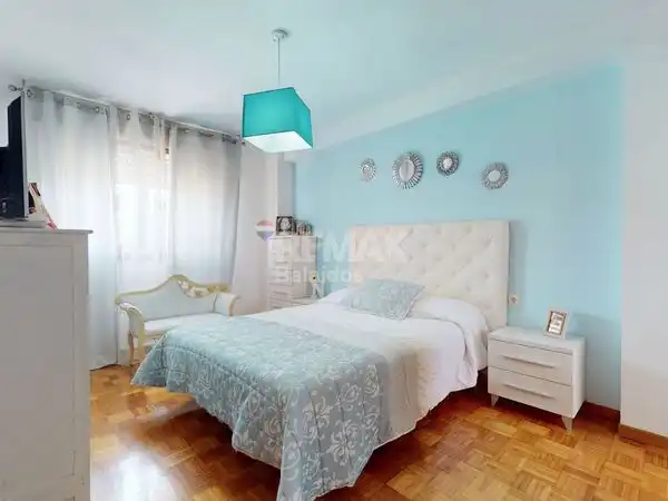 Habitación de Piso en venta en Vigo  con Calefacción, Parquet y Trastero