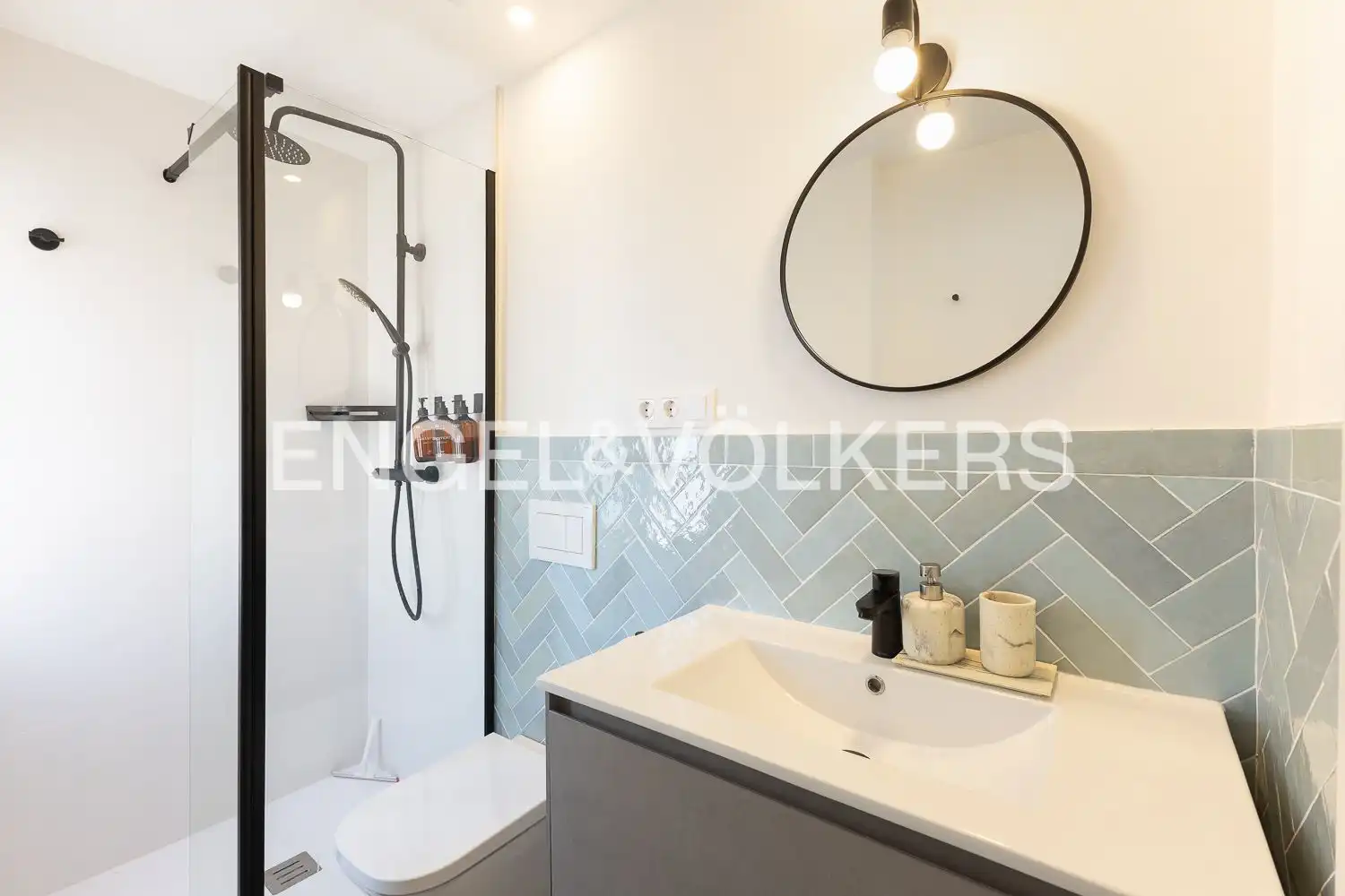 Badezimmer von Wohnung zur Miete in Valencia mit Klimaanlage, Heizung und Möbliert