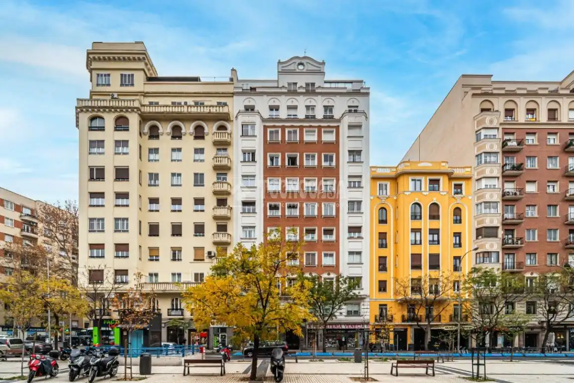 Exterior view of Flat for sale in Madrid  with Parquet flooring
