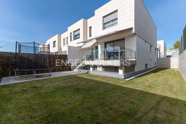 Casa adosada en Alquiler en Calle Reyes Católicos en Valenoso