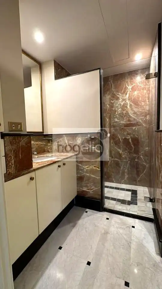 Badezimmer von Wohnung zur Miete in Sevilla mit Klimaanlage und Terrasse