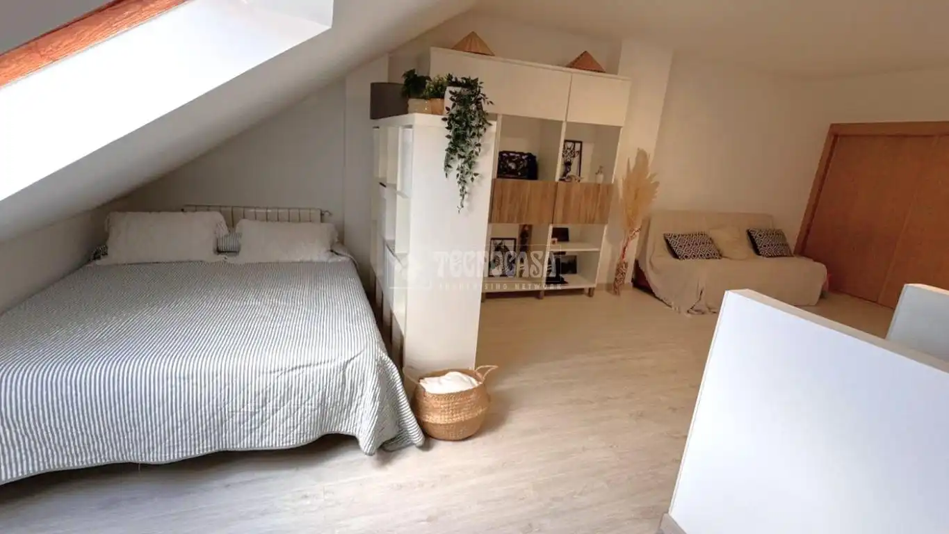 Habitación de Casa adosada en venta en Boadilla del Monte con Aire acondicionado, Calefacción y Piscina comunitaria