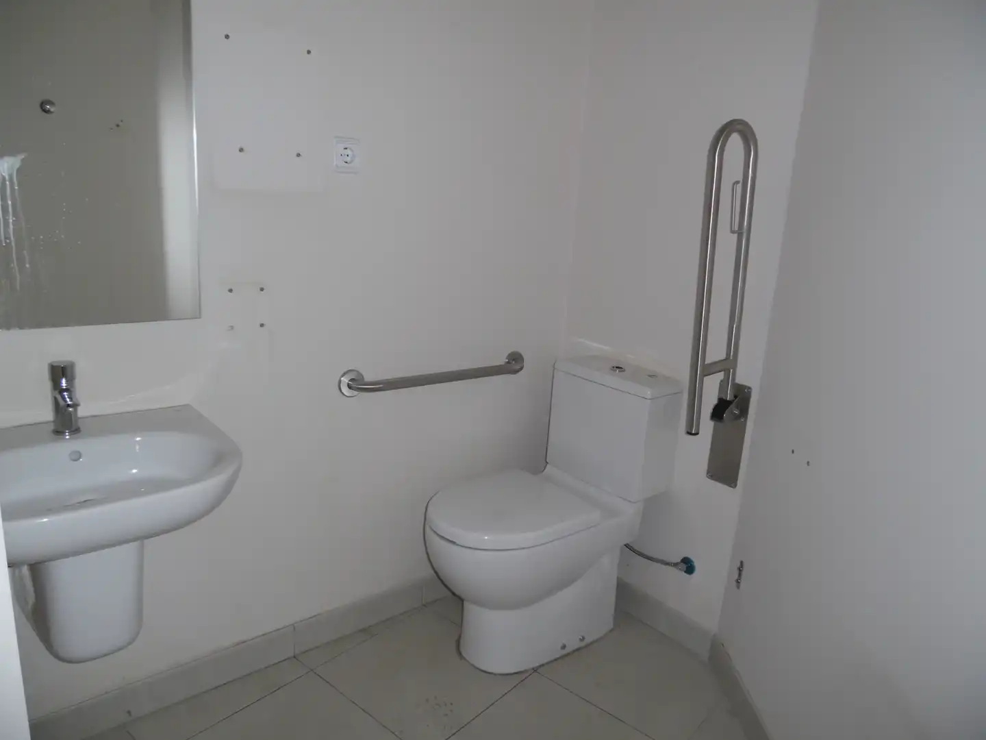 Bathroom of Commercial properties for sale in Madrid