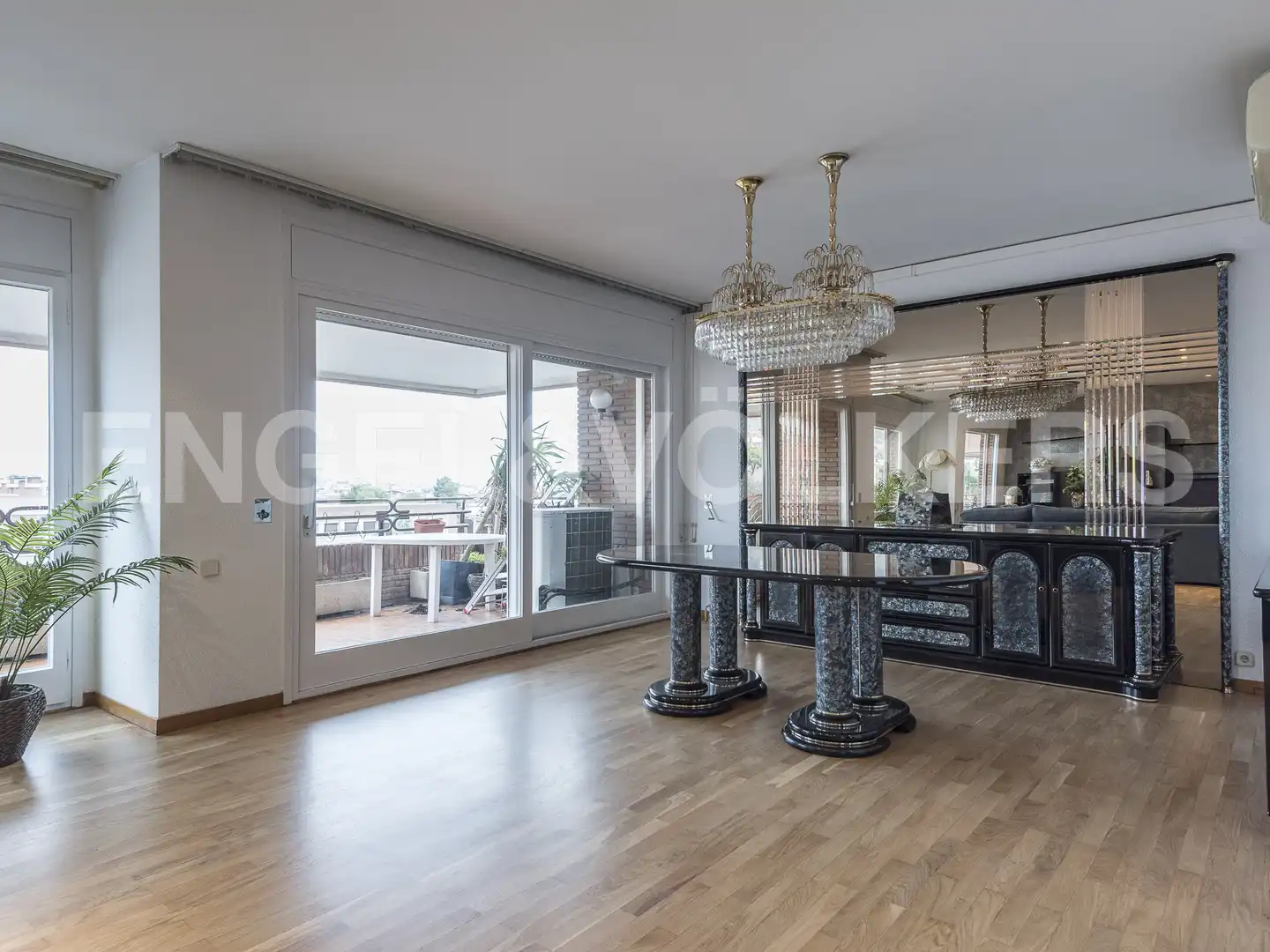 Dining room of Flat for rent in Barcelona  with Air Conditioner, Heating and Parquet flooring