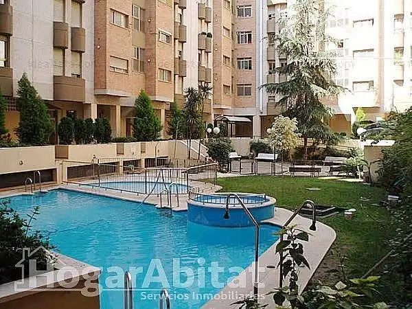 Piscina de Pis en venda en  Sevilla Capital amb Jardí privat i Terrassa