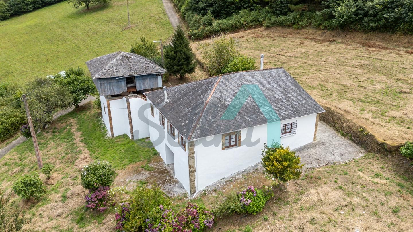 Vista exterior de Casa o xalet en venda en Valdés - Luarca amb Calefacció, Jardí privat i Parquet