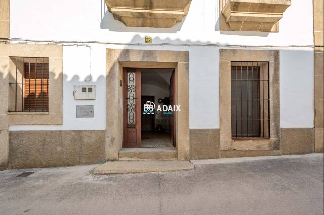 Casa adosada en Venta en CL SANTIAGO .    BROZAS (CÁCERES) en Brozas