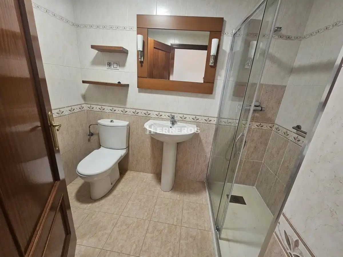 Baño de Piso en venta en  Logroño con Calefacción, Parquet y Trastero