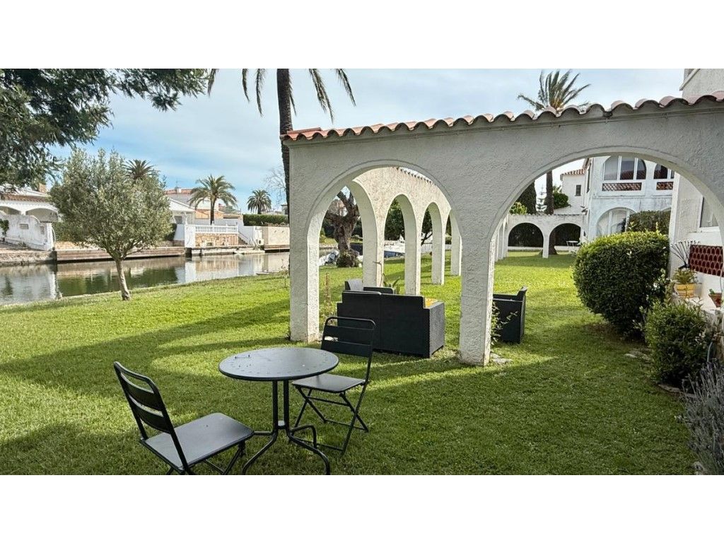 Jardí de Apartament en venda en Empuriabrava amb Aire condicionat i Balcó